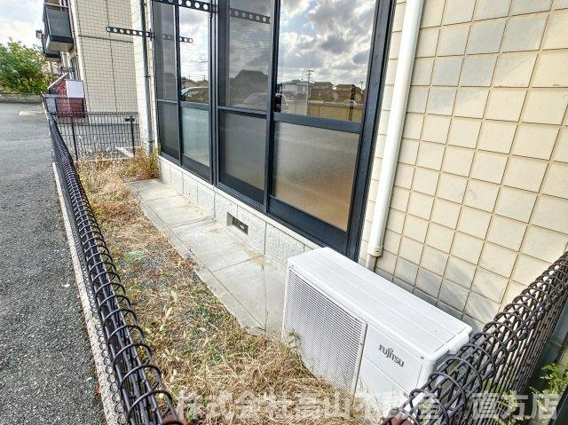 直方市大字感田のアパートの庭