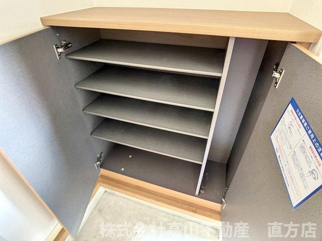 直方市大字感田のアパートの玄関