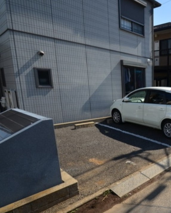 メゾン・セシリア の駐車場