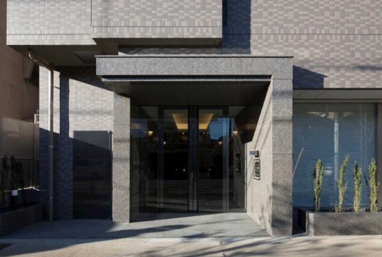 ルーブル三軒茶屋参番館　分譲賃貸　ウォークインクローゼット　オートロックのエントランス