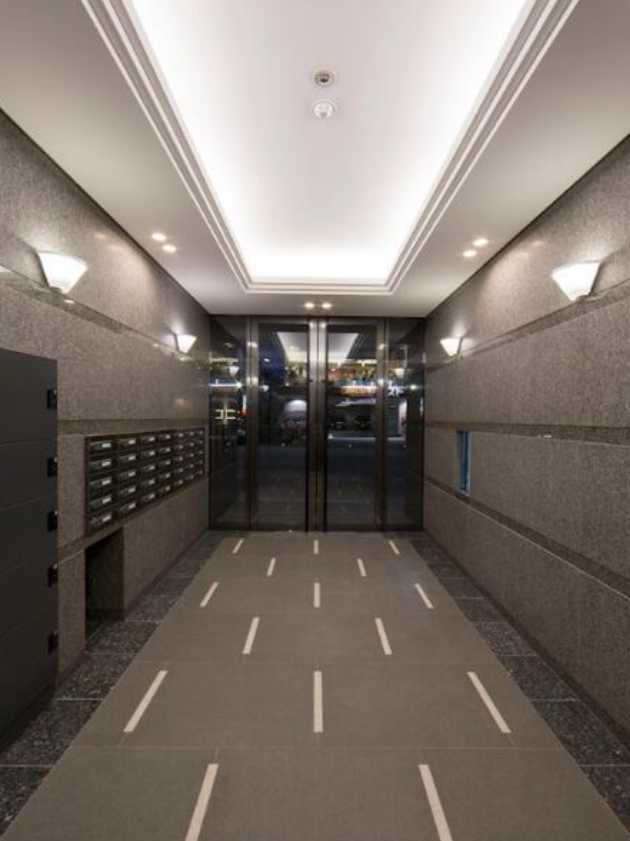 ルーブル三軒茶屋参番館　分譲賃貸　ウォークインクローゼット　オートロックのロビー