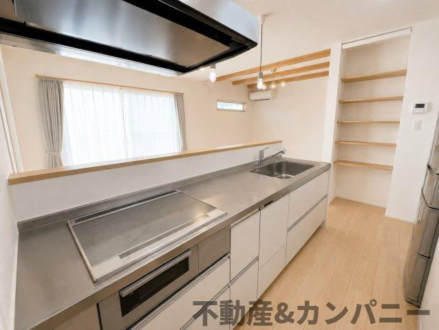 伊予市下吾川の中古戸建てのキッチン|キッチンでお料理をお楽しみください
