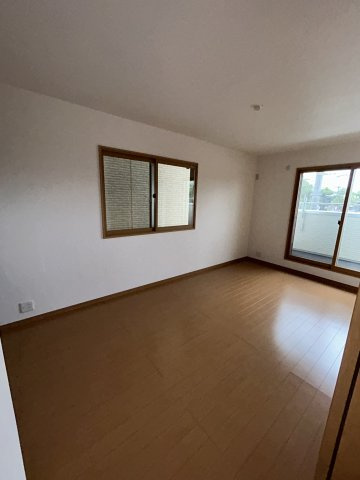 西本町6丁目戸建の居間・リビング