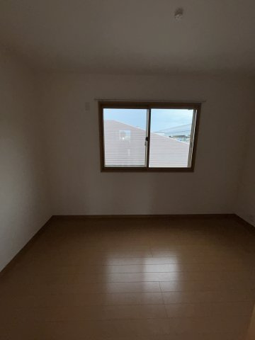 西本町6丁目戸建の居間・リビング