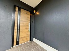 大字際波東際波台　中古一戸建ての玄関