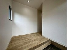 大字際波東際波台　中古一戸建ての玄関