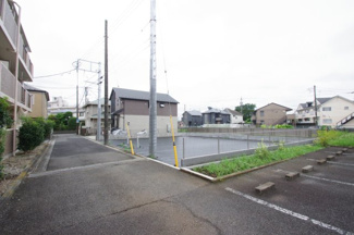 【前面道路含む現地写真】 | 【仲介手数料無料！！】立川市富士見町4丁目　建築条件付き売地（全2区画）No2区画　3890万円 | 北道路、西側は駐車場