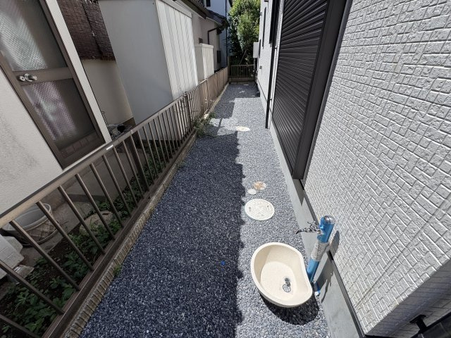 松戸市六高台４丁目新築戸建【六実小学校：2分】の庭|南側庭スペース・立水栓付き