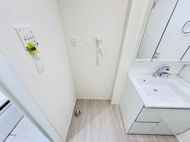 松戸市六高台４丁目新築戸建【六実小学校：2分】のランドリースペース|洗濯機置き場・乾燥機用ガス栓つき