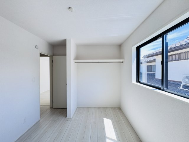 松戸市六高台４丁目新築戸建【六実小学校：2分】の収納|6帖洋室収納・オープンクローゼット