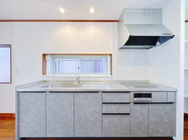 【中古戸建】前橋市荒牧町1丁目のキッチン|■キッチン｜全スライド式収納キッチン♪お皿や鍋の出し入れもラクラクです（＾＾）！
