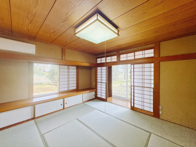 【中古戸建】前橋市荒牧町1丁目の和室|■1階和室｜和室でしか味わえない畳ならではの香りや素材で和のやすらぎを感じてください♪休日はお子様とお昼寝するのにも最適です！