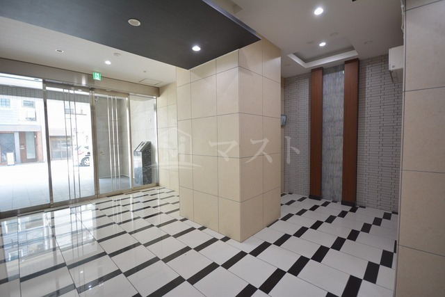 リアライズ花園町駅前のロビー