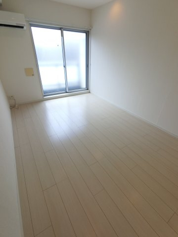 リブリ・CASA TRESの洋室