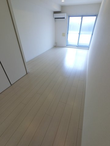 リブリ・CASA TRESの洋室