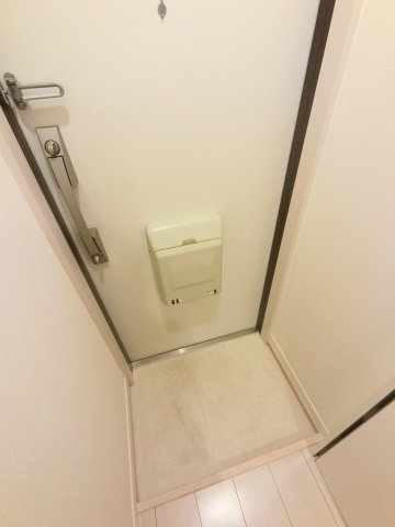 リブリ・CASA TRESの玄関