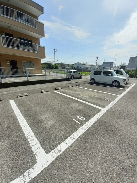 アルファード　ハイツの駐車場|駐車場