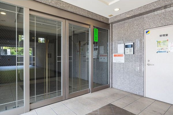 カレッジヒルズ竹ノ山のエントランス