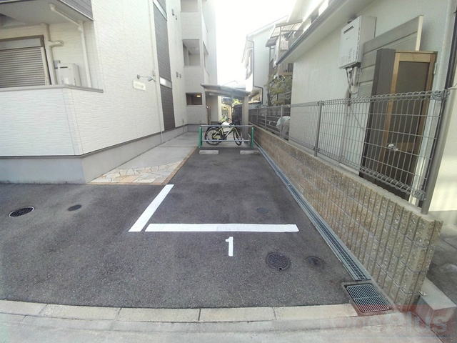 フジパレス東灘の駐車場
