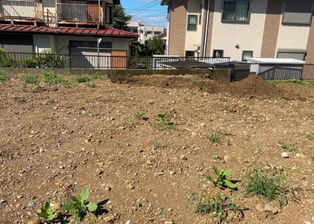 【庭】 | 庭のある家に住むことのメリットとして、子どもたちの遊び場を確保できること、ガーデニングや家庭菜園を楽しめること、明るさを確保できることがあります。また、配置を工夫することでプライバシーが確保できます。