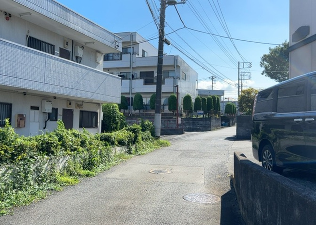 【展望】 | 桜や紅葉の名所に出かける人は多いと思いますが、家にいながら季節の移ろいを感じる生活を送りませんか？リビングや窓から見える景色が生活を彩るワンポイントに！現地から見える景色を堪能してみては如何でしょう。
