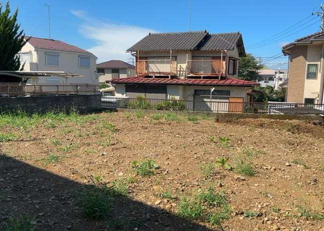 【庭】 | 庭があることでガーデニングや家庭菜園はもちろん、こどもの遊び場やペットを放して遊ぶことができます。また、家の周囲に余裕があるということです。隣地との間があれば、十分な日当たりと、風通しが確保できます。
