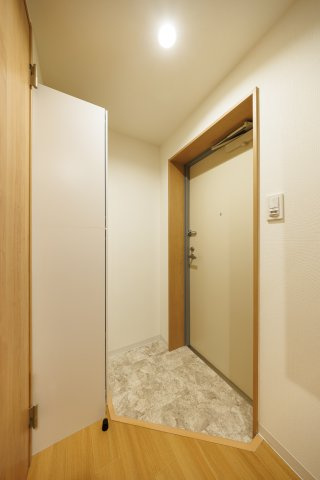 【防音マンション】プロス千歳烏山 らしくらすの玄関|シンプルで使いやすい玄関です