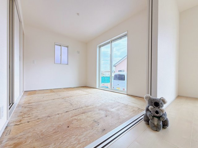 【収納】 | 高崎市新町　新築住宅 | たっぷり収納できるウォークインクローゼット付き！衣類や小物はもちろん、季節家電やスーツケースもすっきり片付きます。