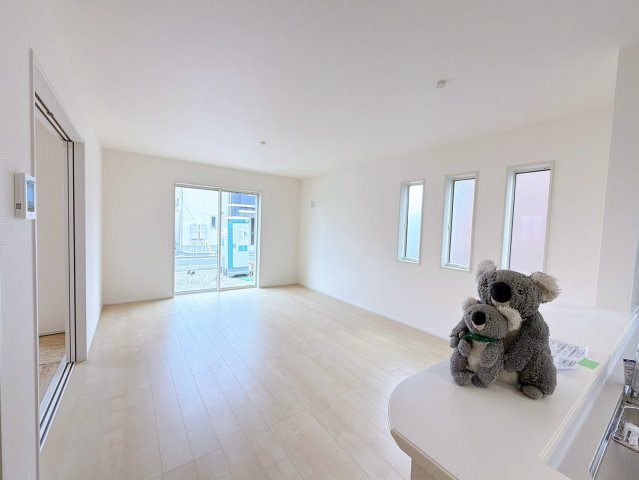 【居間・リビング】 | 高崎市新町　新築住宅 | 窓を開けるとスッーと爽やかな風を感じるリビング。家族の笑顔が集まる幸せな空間。