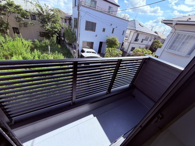 【バルコニー】 | 練馬区石神井台１丁目　新築戸建て　A号棟 | 陽当りのよい住宅エリアなので多くの陽光が降り注ぐバルコニー