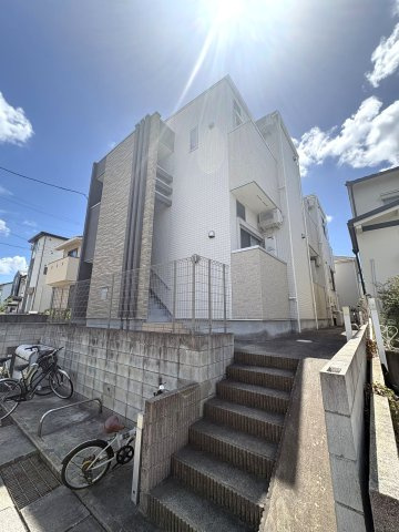 緑区六田一丁目アパートの外観