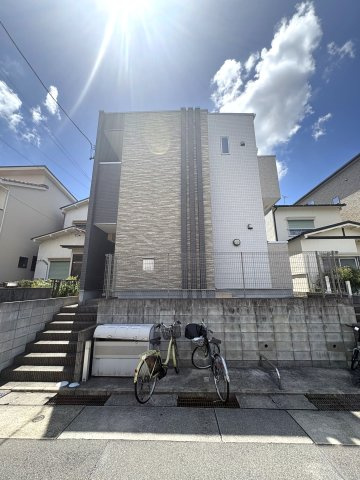 緑区六田一丁目アパートの外観