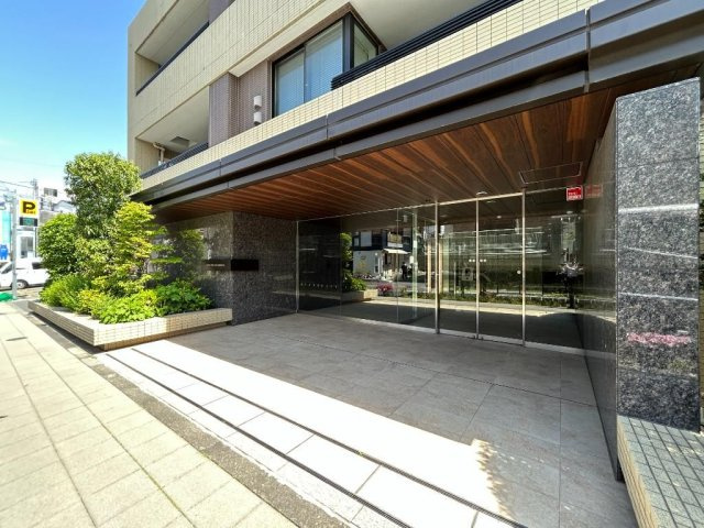ドレッセ世田谷下馬のエントランス