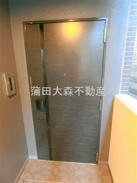 アジールコート武蔵新田の玄関