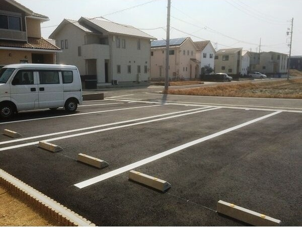 リーブル　洒落Bの駐車場
