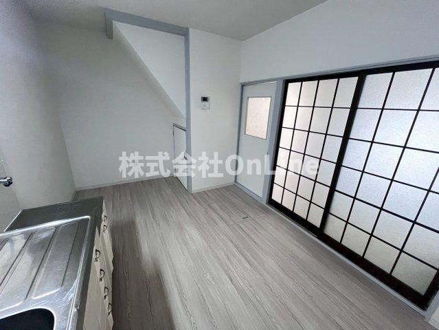 八尾市高美町４丁目の一戸建ての居間・リビング