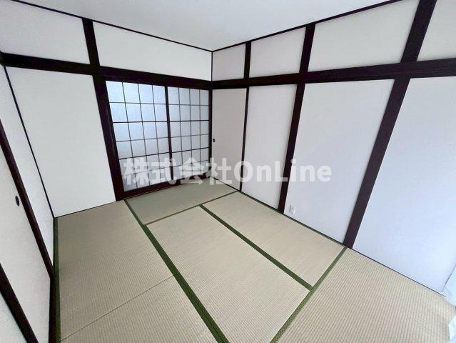 八尾市高美町４丁目の一戸建ての寝室