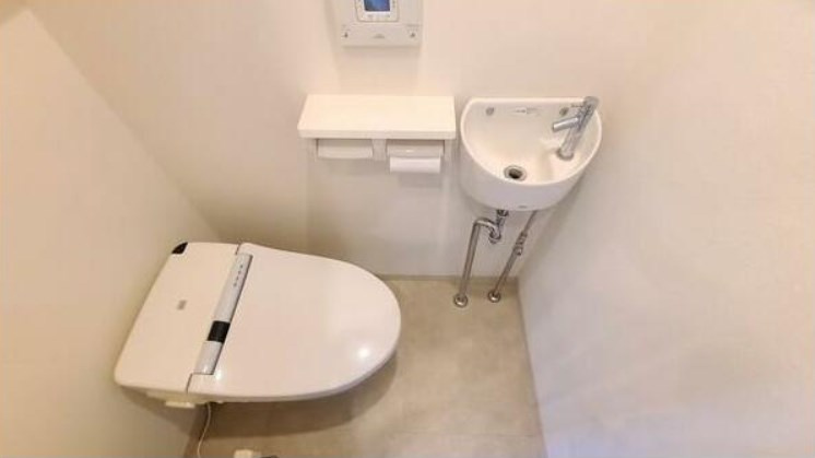 オープンレジデンス中目黒諏訪山のトイレ|シンプルで使いやすいトイレです