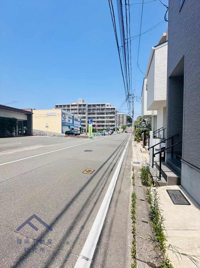 城南区長尾３丁目　戸建ての前面道路含む現地写真