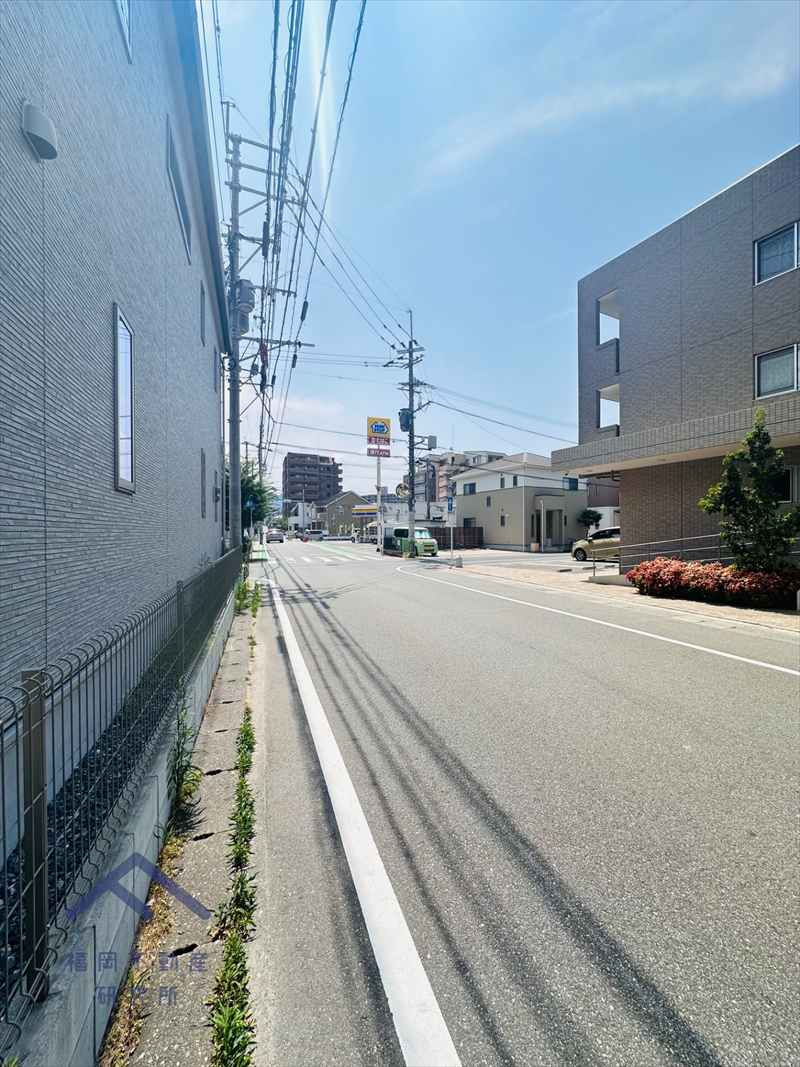 城南区長尾３丁目　戸建ての前面道路含む現地写真
