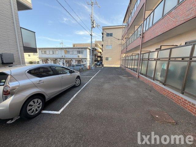 第2エバーハイツの駐車場