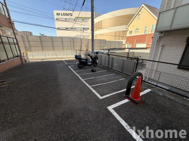 第2エバーハイツの駐車場