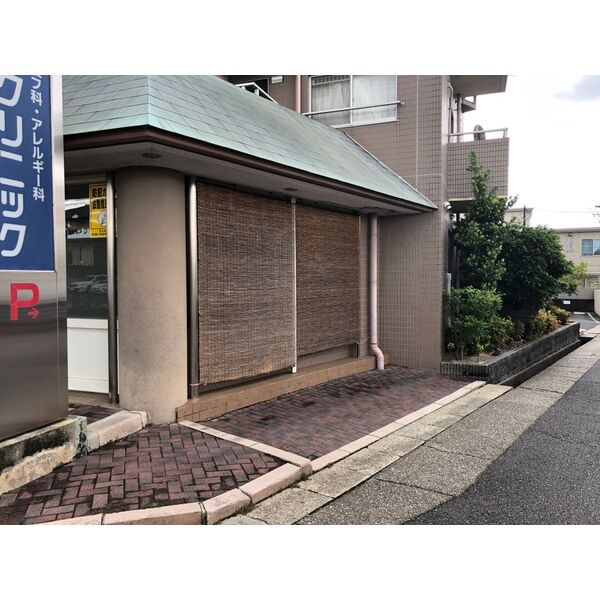 万場山スクエアの外観