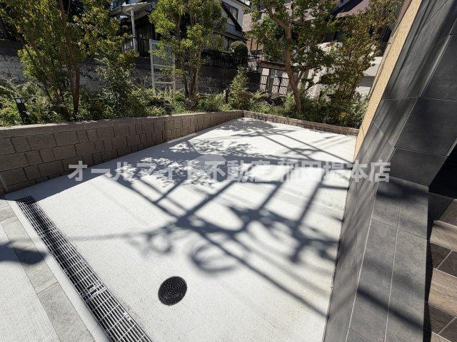 川崎市多摩区西生田２丁目の賃貸マンションの駐車場
