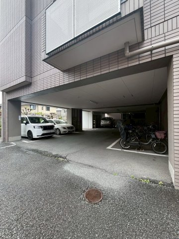 ドムストリアの駐車場