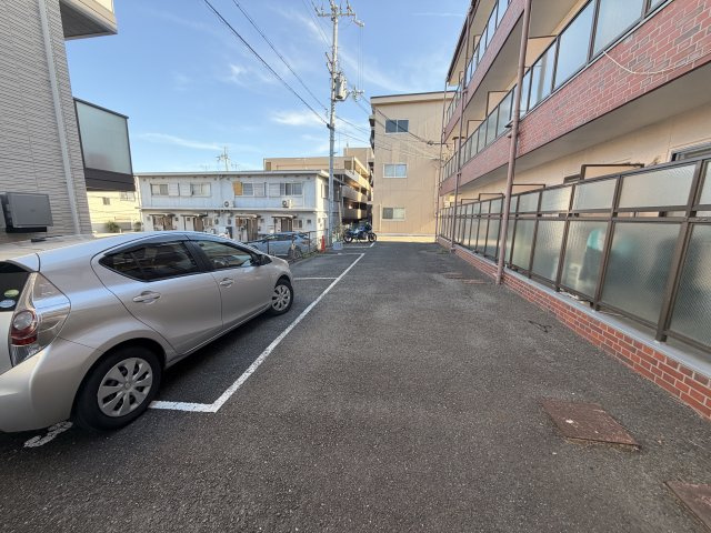 第2エバーハイツの駐車場