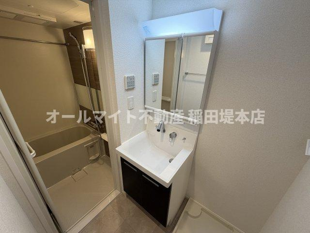 川崎市多摩区西生田２丁目の賃貸マンションの洗面所