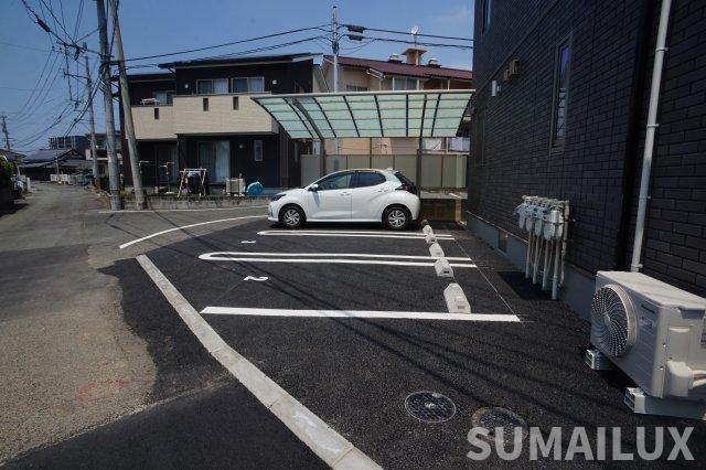 ＨＥＭ　ＦＩＫＡの駐車場