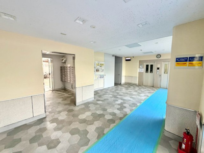 【エントランス】 | 大阪マリンハイツ２号館 | 【暮らしやすい３ＬＤＫ】テレワークのお仕事部屋、子供部屋等、ライフスタイルや家族構成に合わせて多目的にご使用いただけます♪