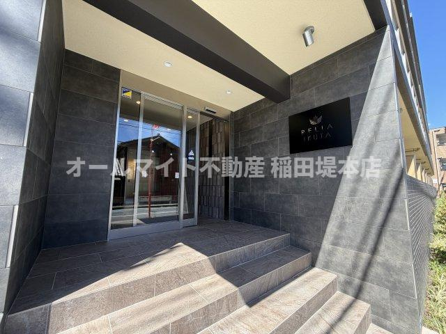 川崎市多摩区西生田２丁目の賃貸マンションのエントランス
